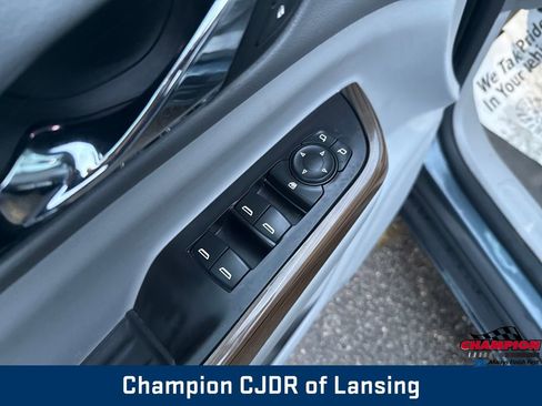 Used 2019 GMC Acadia SLE image 13