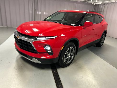 Used 2024 Chevrolet Blazer LT w/ Convenience Package FWD image 3