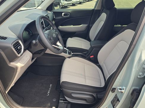 Used 2026 Hyundai Venue SEL FWD image 11