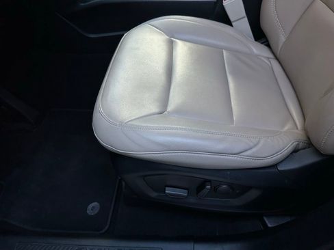 Used 2020 Ford Explorer XLT w/ Equipment Group 202A image 13