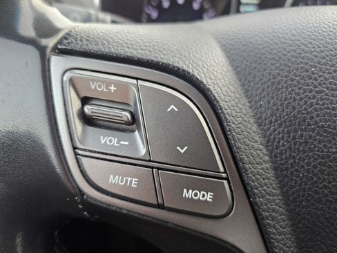 Used 2014 Hyundai Santa Fe GLS image 15