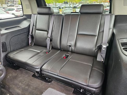 Used 2014 Cadillac Escalade Luxury AWD/4WD image 24