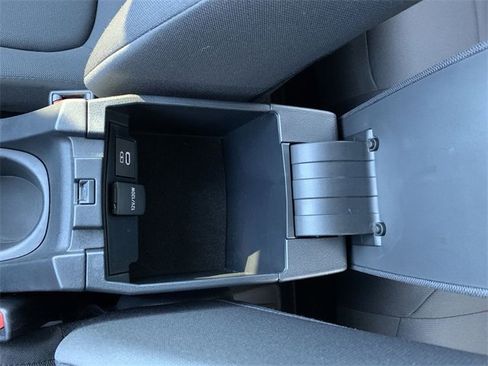 Used 2024 Toyota Corolla Cross LE image 26