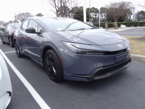 Used 2024 Toyota Prius LE image 3