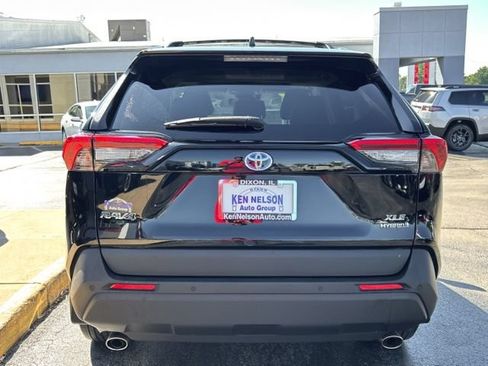 Used 2021 Toyota RAV4 XLE Premium AWD/4WD image 8