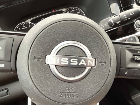 Used 2023 Nissan Pathfinder SL w/ Black Appearance Package AWD/4WD image 34