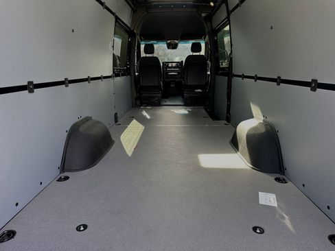 Used 2024 Mercedes-Benz Sprinter 2500 image 14