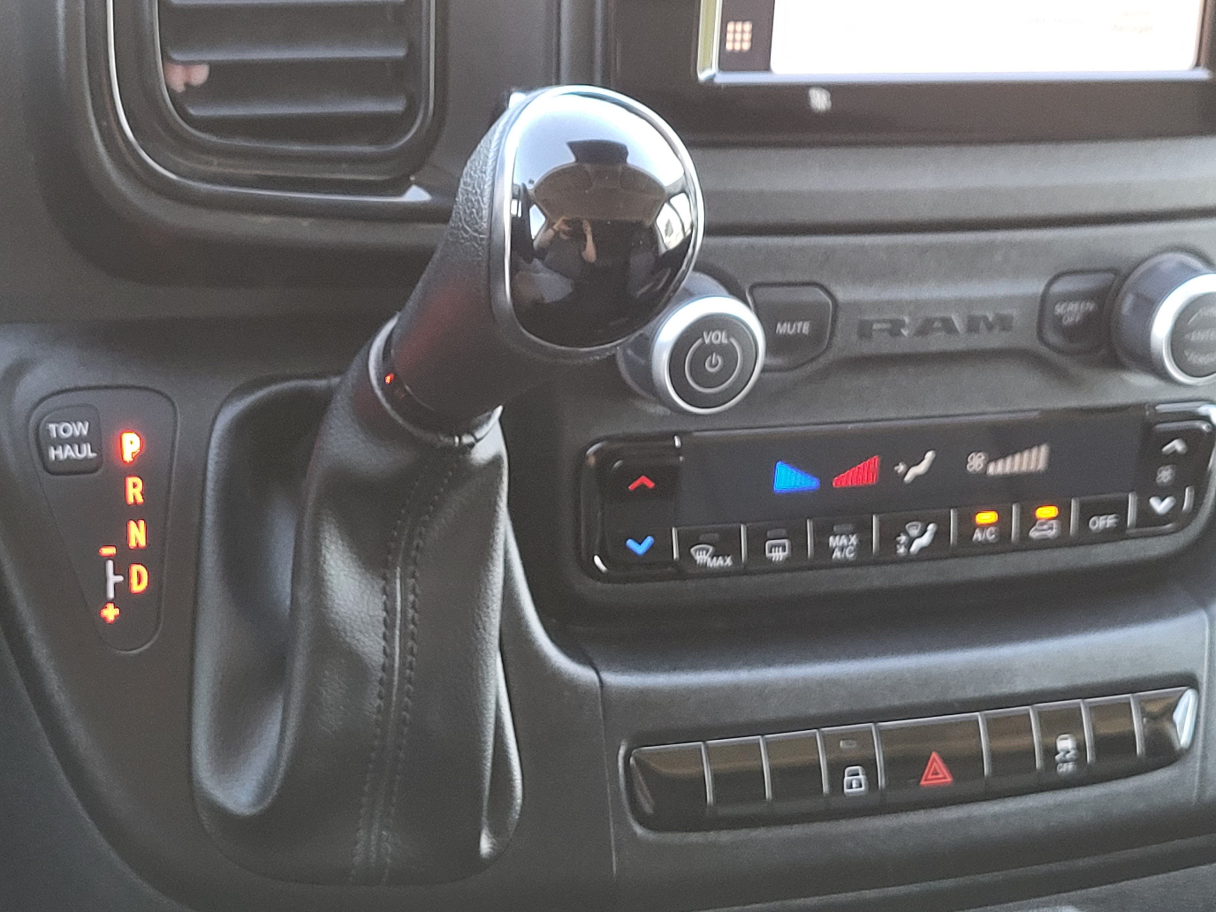 Used 2025 RAM ProMaster 2500 w/ Convenience Group FWD image 18