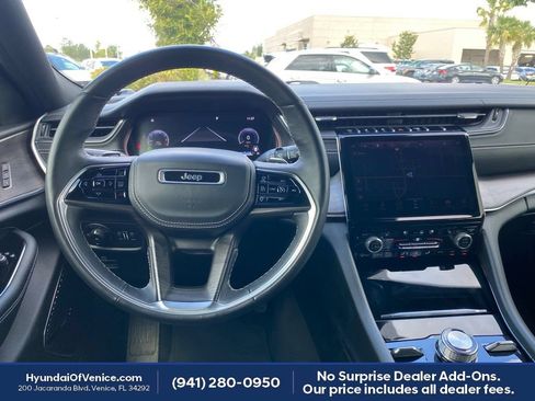 Used 2022 Jeep Grand Cherokee Overland AWD/4WD image 3