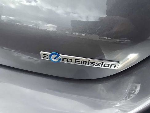 Used 2017 Nissan Leaf S image 35