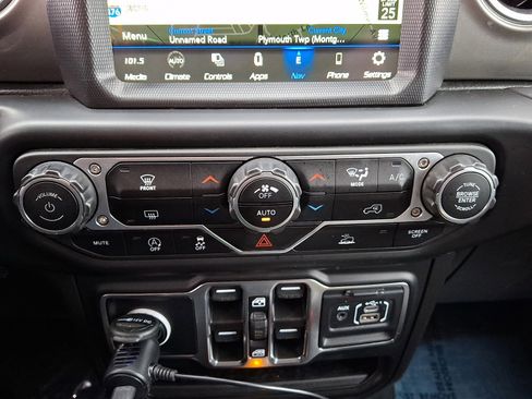 Used 2023 Jeep Gladiator Overland AWD/4WD image 15