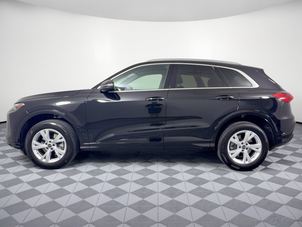 Certified 2025 Audi Q5 Premium w/ Convenience Package AWD/4WD image 2