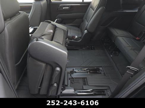Used 2025 Chevrolet Tahoe High Country image 32