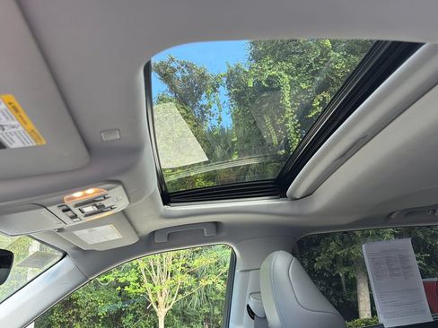 Used 2020 Toyota Highlander XLE FWD image 6