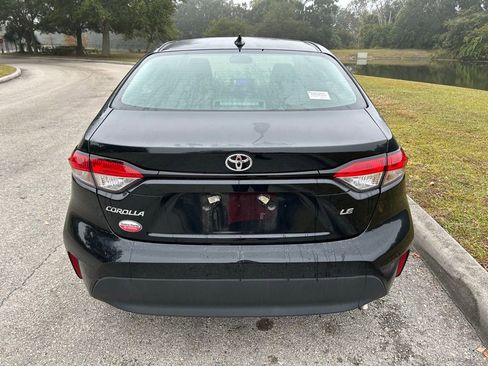 Used 2023 Toyota Corolla LE image 4