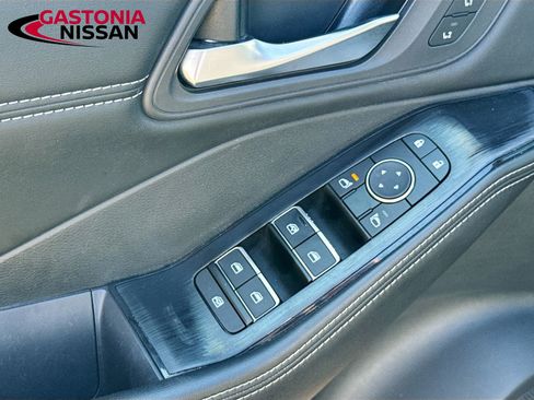 Used 2023 Nissan Rogue SL image 22