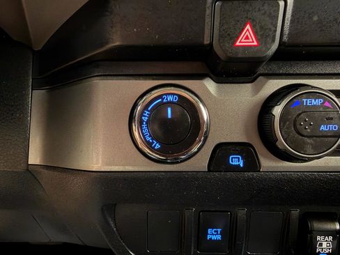 Used 2022 Toyota Tacoma SR5 AWD/4WD image 19