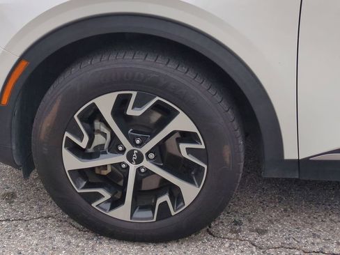 Used 2023 Kia Sportage EX image 11