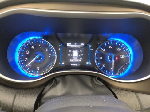 Used 2020 Chrysler Voyager Lxi image 23