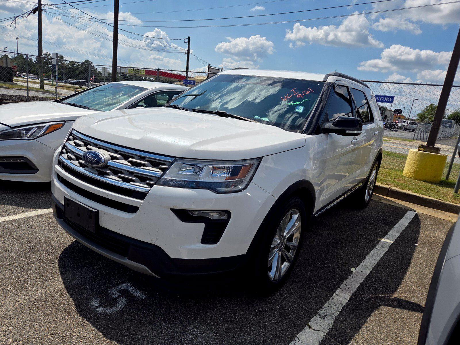 Used 2018 Ford Explorer XLT w/ Equipment Group 201A FWD image 3