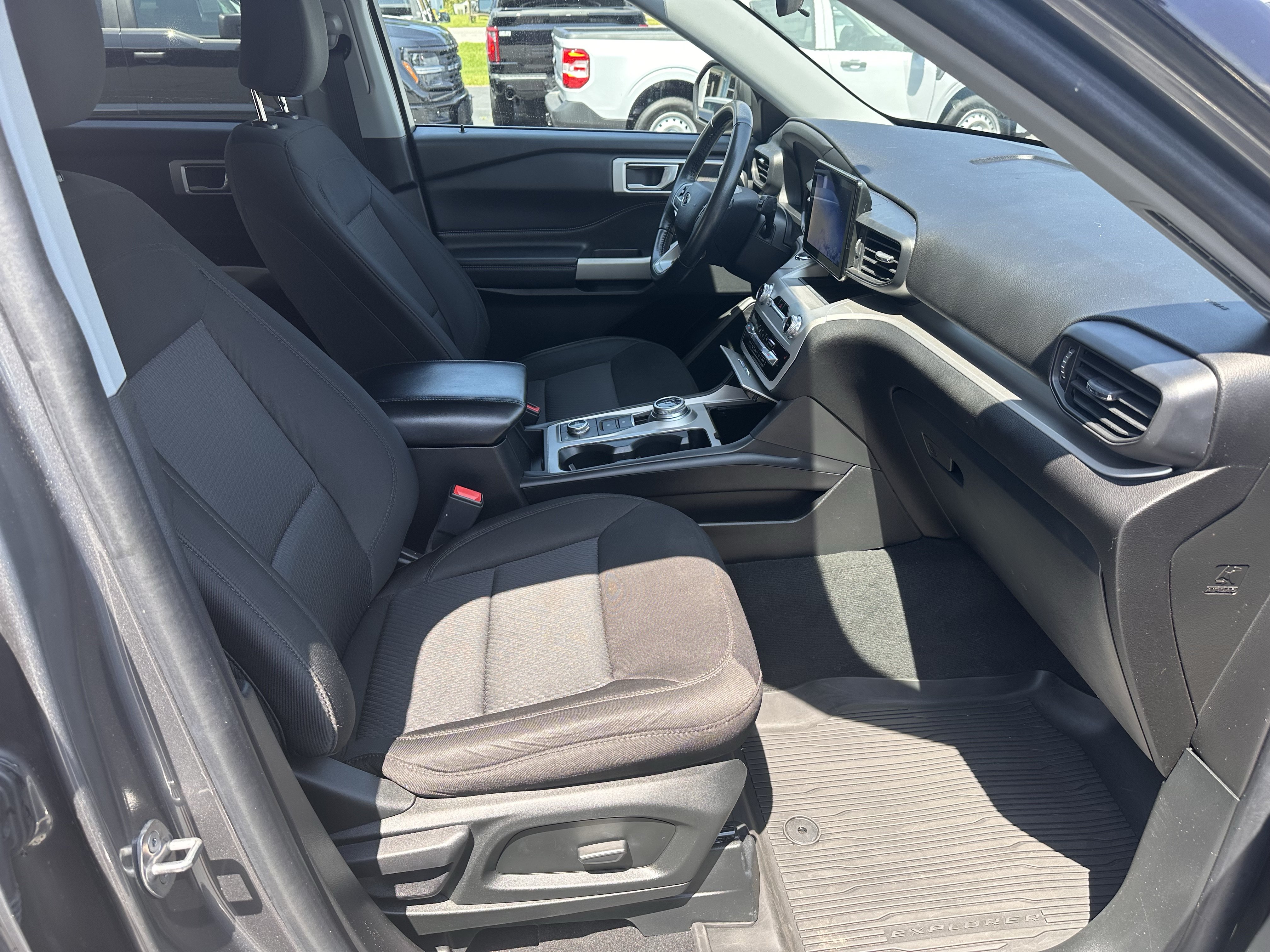 Used 2022 Ford Explorer XLT AWD/4WD image 14