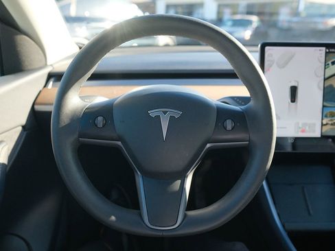 Used 2021 Tesla Model Y Long Range AWD/4WD image 11