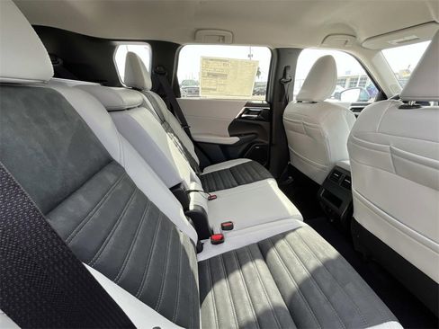 New 2026 Mitsubishi Outlander SE image 16