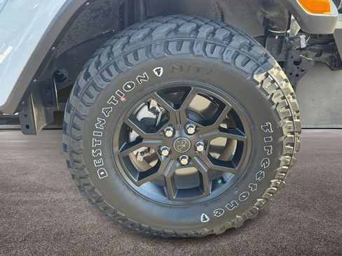 Used 2025 Jeep Gladiator Willys image 6