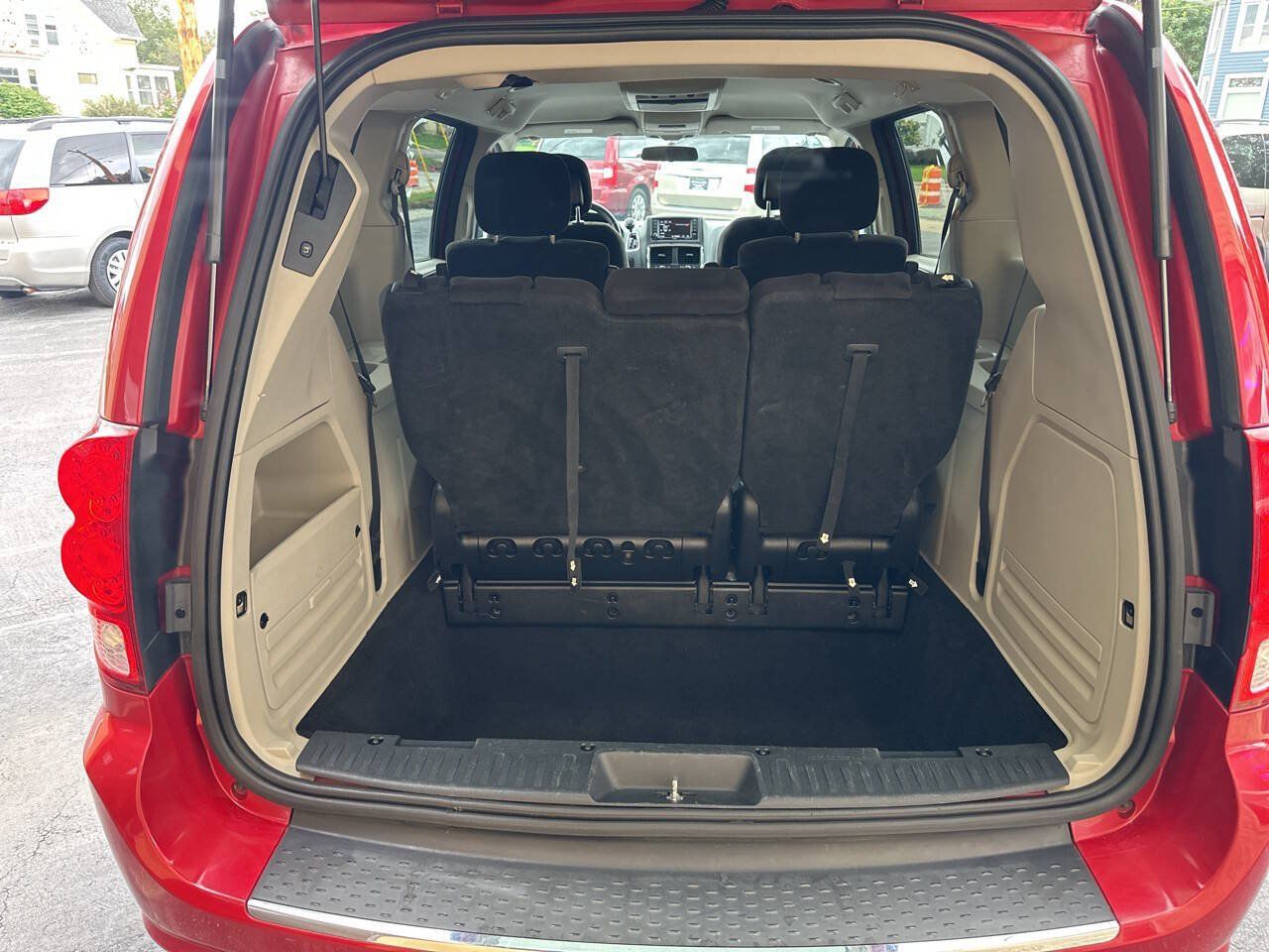 Used 2013 Dodge Grand Caravan SXT w/ Rear Park Assist Pkg FWD image 10