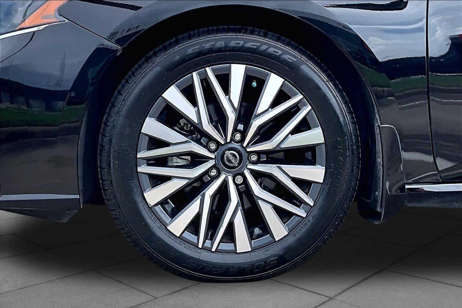 Certified 2023 Nissan Altima 2.5 SV FWD image 11