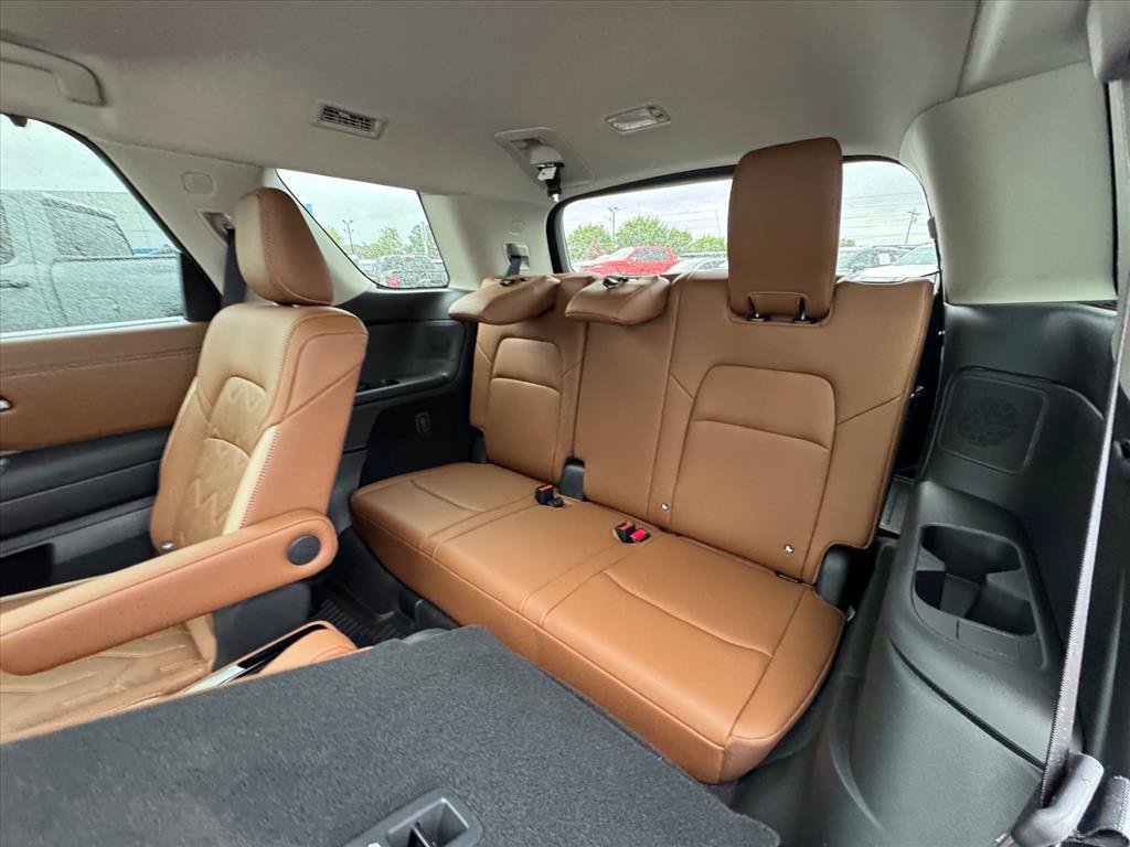 Used 2026 Nissan Pathfinder Platinum w/ Lighting Package FWD image 13