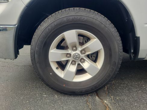 Used 2018 RAM 1500 Classic SLT AWD/4WD image 26