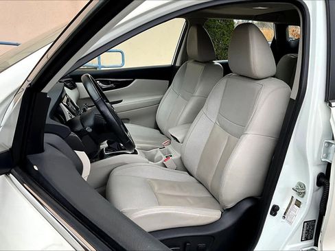 Used 2022 Nissan Rogue Sport SL w/ Premium Package image 9