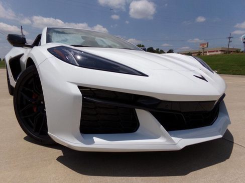 Used 2023 Chevrolet Corvette Z06 w/ 3LZ 70th Anniversary w/ Stealth Interior Trim Package image 6