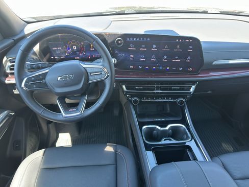 Used 2025 Chevrolet Traverse Z71 w/ LPO, Floor Liner Package AWD/4WD image 21