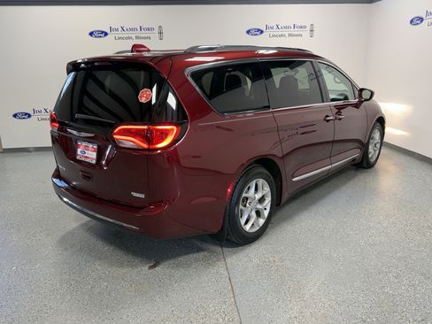 Used 2019 Chrysler Pacifica Touring-L Plus w/ Tire & Wheel Group image 36