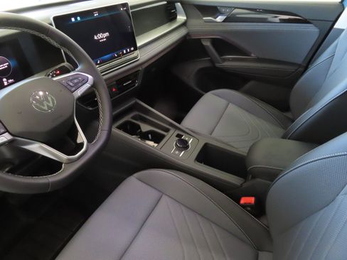 New 2026 Volkswagen Tiguan SE image 23