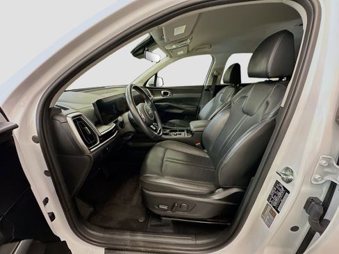 Used 2024 Kia Sorento S AWD/4WD image 13