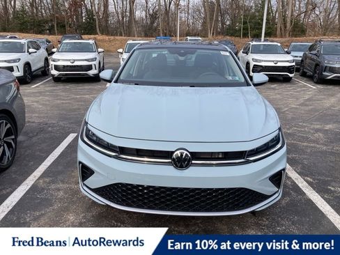 New 2026 Volkswagen Jetta SE image 2