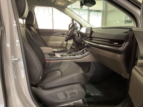 New 2026 Kia Carnival EX FWD image 22