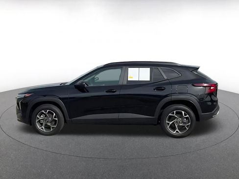Used 2025 Chevrolet Trax LT w/ LT Convenience Package FWD image 7