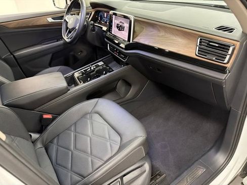 Used 2025 Volkswagen Atlas SE AWD/4WD image 10