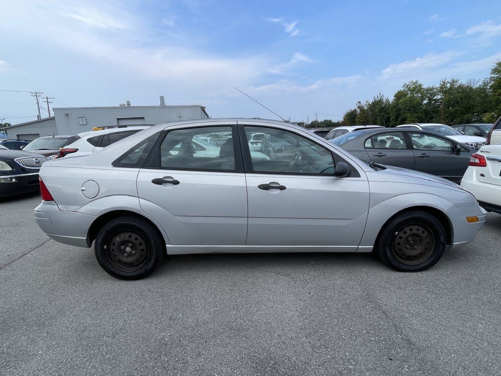 Used 2007 Ford Focus ZX4 Sedan FWD image 7