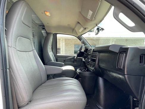 Used 2017 Chevrolet Express 2500 Extended RWD image 24