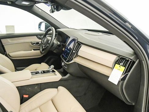 New 2026 Volvo XC90 T8 Ultra w/ Protection Package Premier AWD/4WD image 17