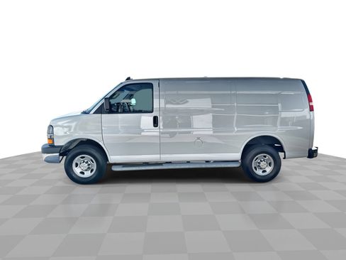 Used 2023 Chevrolet Express 2500 w/ Driver Convenience Package image 5