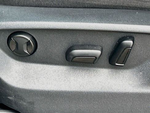 Used 2018 Volkswagen Tiguan SEL FWD image 25