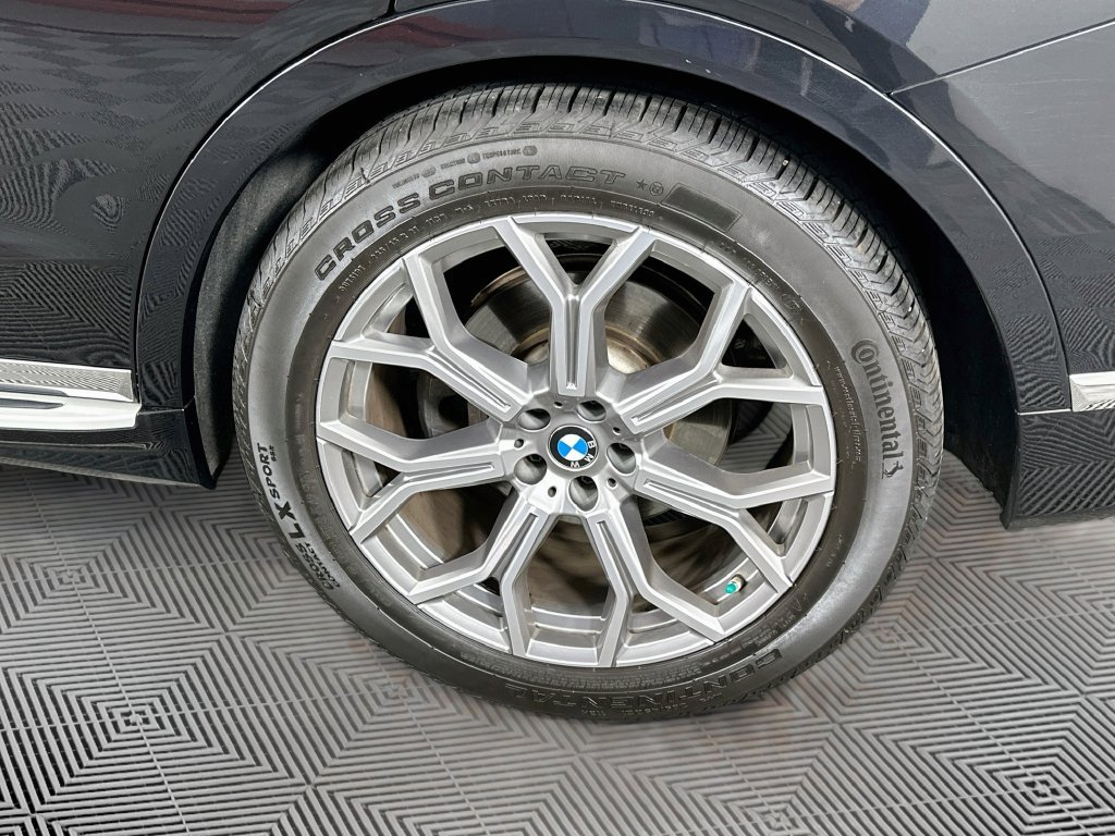 Used 2022 BMW X7 xDrive40i w/ Premium Package AWD/4WD image 41