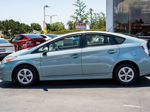 Used 2014 Toyota Prius Two FWD image 5
