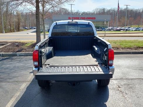 Used 2018 Toyota Tacoma TRD Off-Road image 21